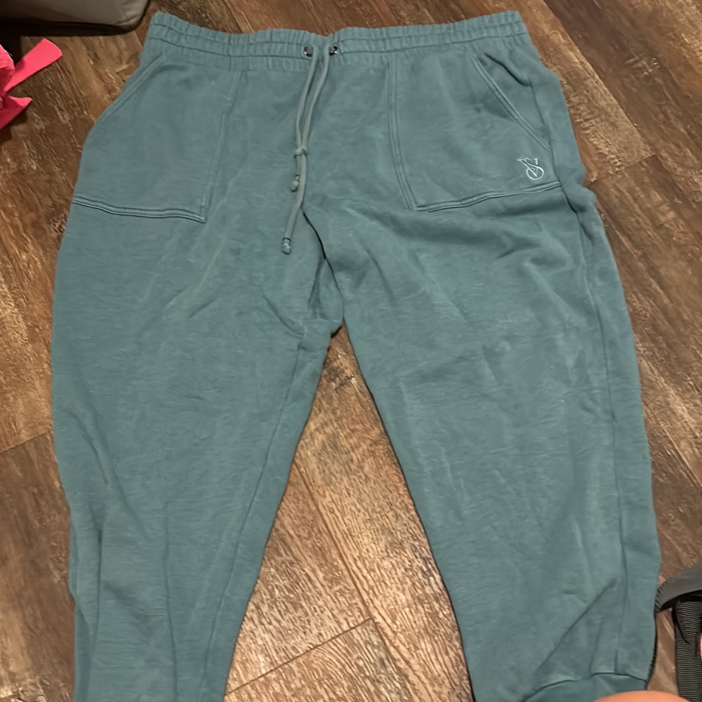 New Victoria’s Secret sweatpants